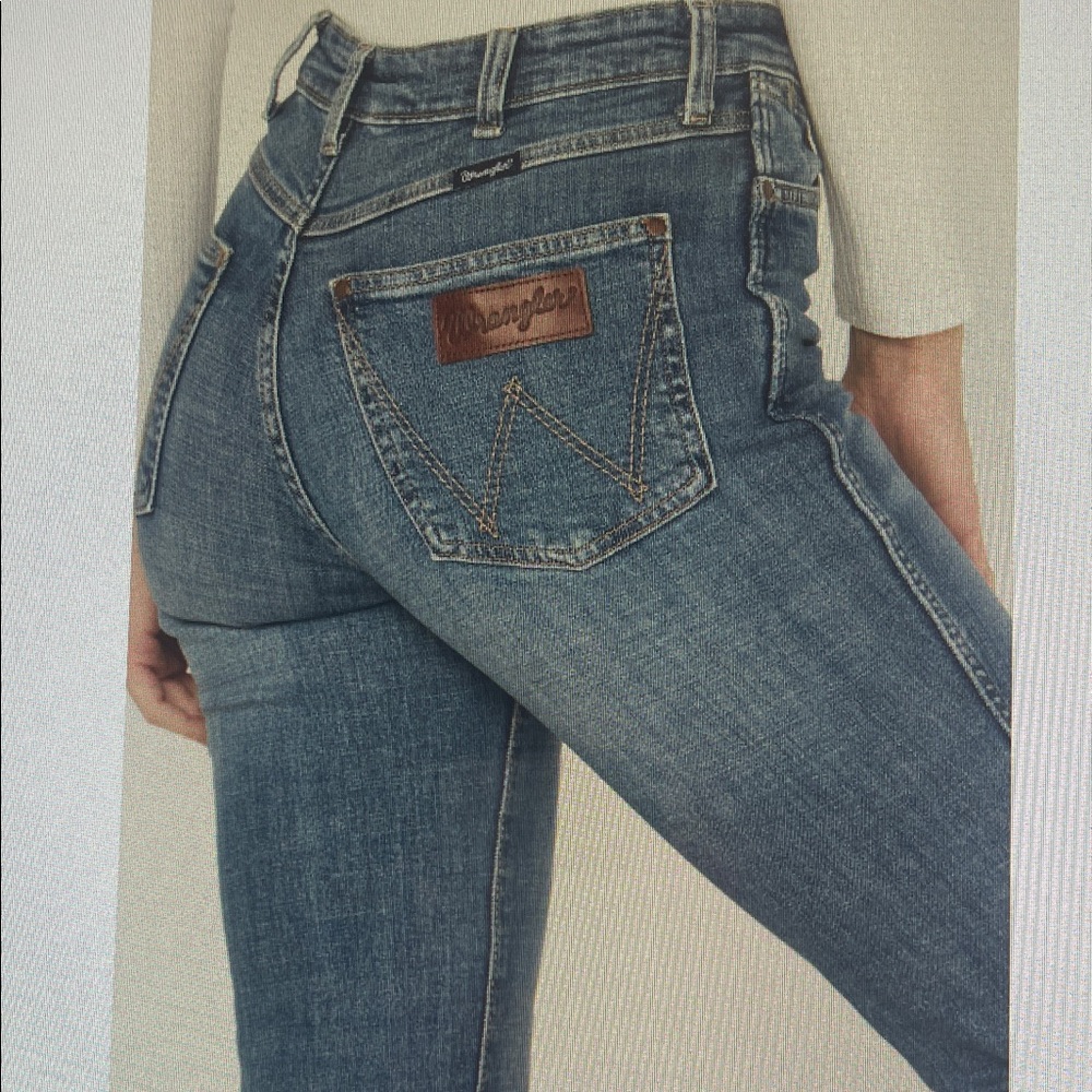NWT Wrangler Jealous Boyfriend Coastal Cowgirl Boot Leg Med Wash Western 33W 32L